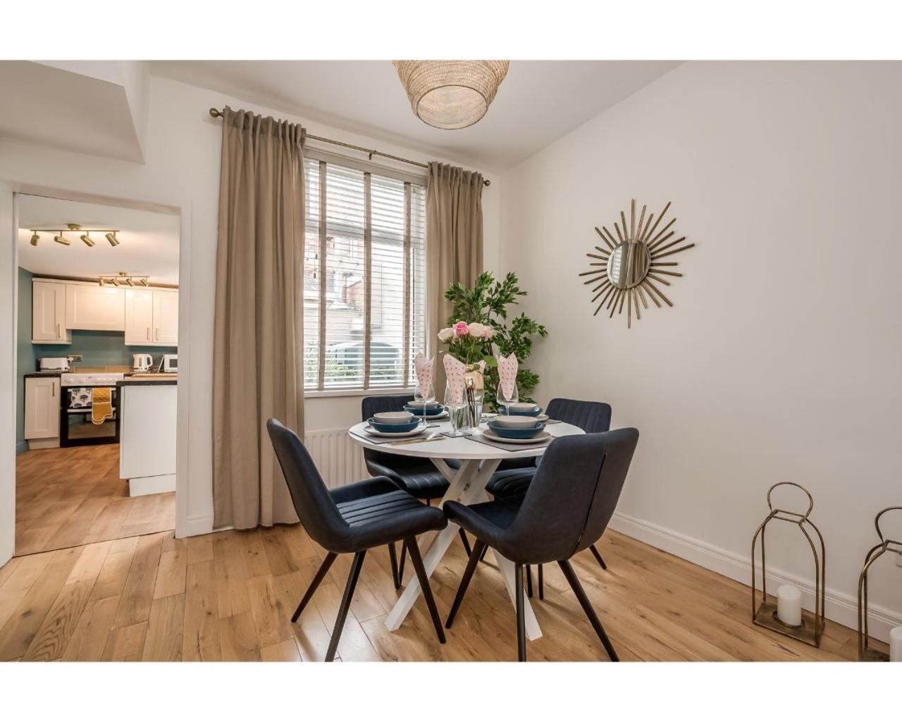 Central Belfast Apartments Chic Luxe R&R מראה חיצוני תמונה