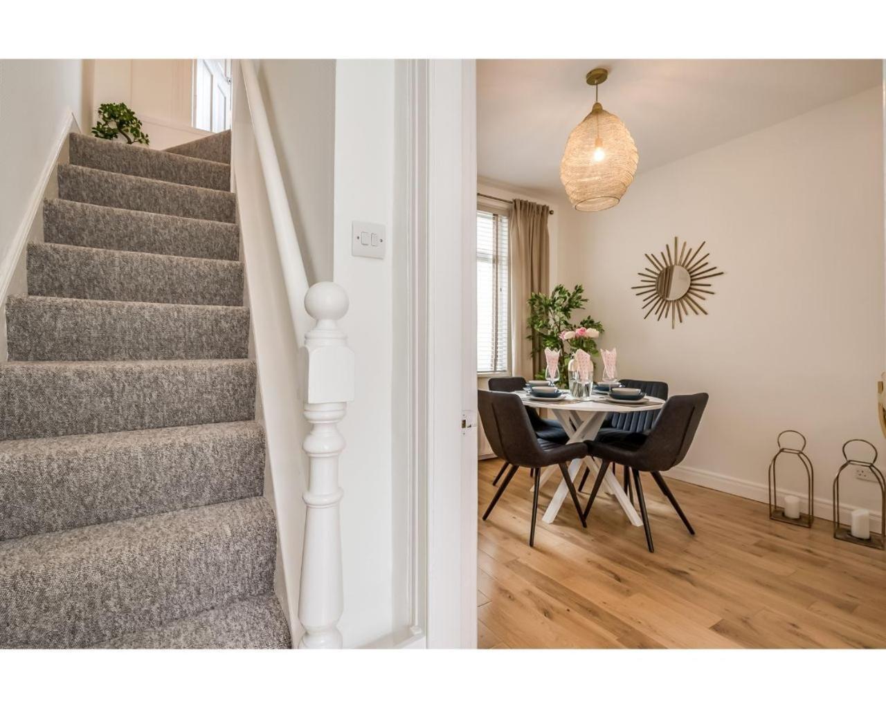 Central Belfast Apartments Chic Luxe R&R מראה חיצוני תמונה